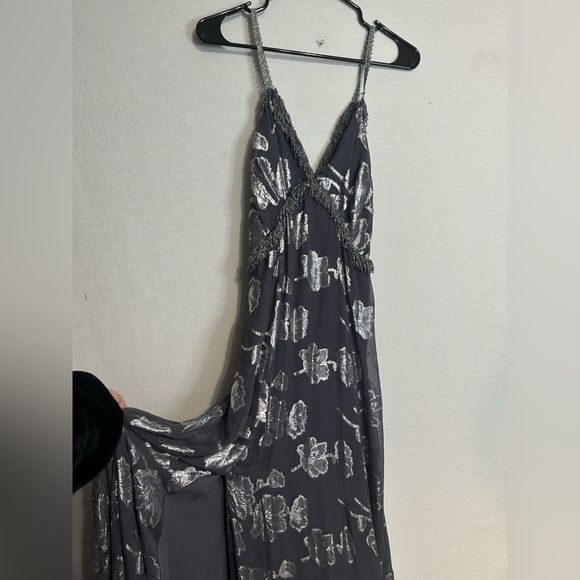 Elegant Silver Floral Maxi Dress - Picture 4 of 12